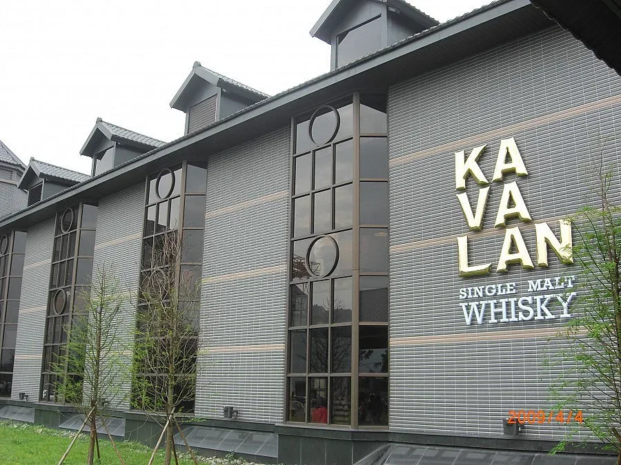 Азиатско уиски събори  от върха Irish и Scotch