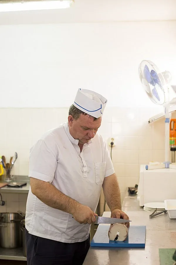 Готвачът на руската Дума върти черпака на плажа в Слънчев бряг