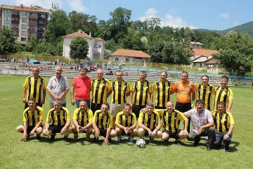 Футболисти  ветерани участваха в международен турнир в Ардино 