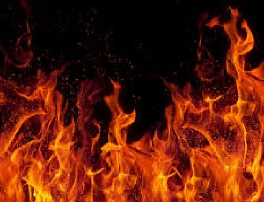 Кола се взриви на бензиностанция