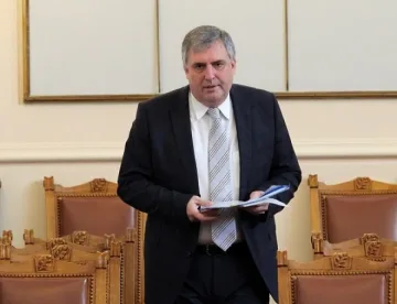 Калфин: Не приемаме търгуване с Конституция и закони