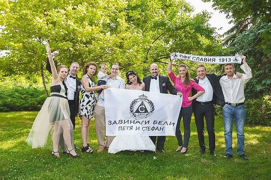 Младоженци: Завинаги бели, завинаги "Славия"