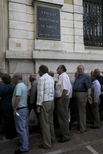 Глоба за паркиране заточи наш в Гърция