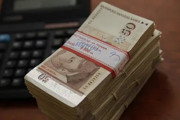 ДДС и осигуровките препълниха хазната