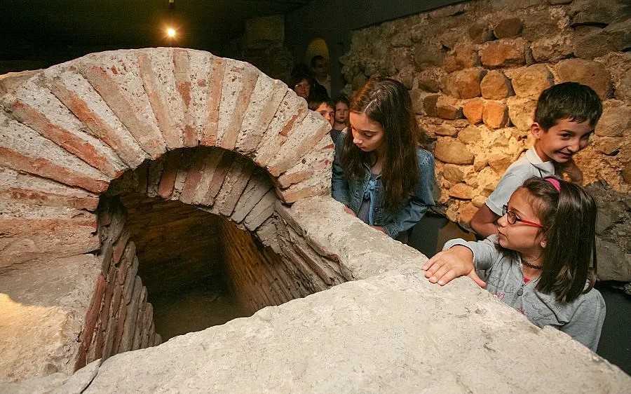 Хлапета откриха, че София е кръстена на Исус