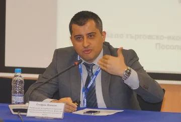 Наградиха търговския аташе в Индия