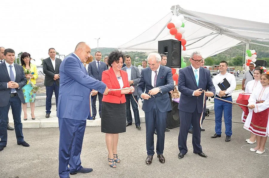 Борисов и Местан режат лента заедно в Момчилград