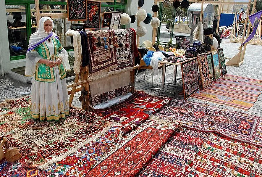 Дракони и цветя носят щастие