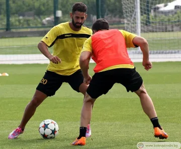 Раздадоха пачки на "канарчетата"