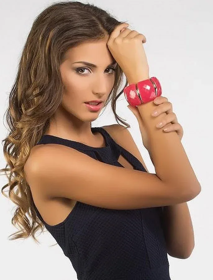 Мис Баскетбол се разхвърля в Кипър