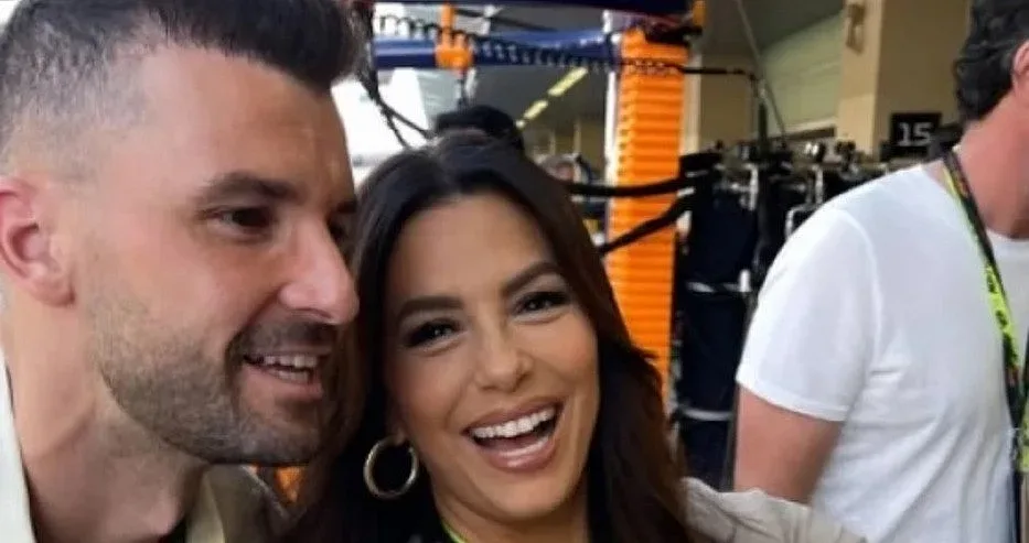 Снимка нажени мрежата. Хванаха актриса от "Отчаяни съпруги" с Гришо