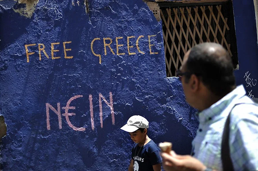 Гърция налага лимит от 1000 евро за изнасяне в чужбина