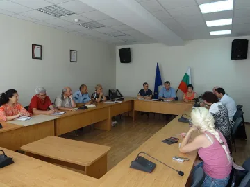 Всеки ден преглеждат крави заради опасна болест