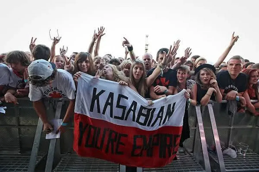 KASABIAN с кавъри на The Doors и Fatboy Slim