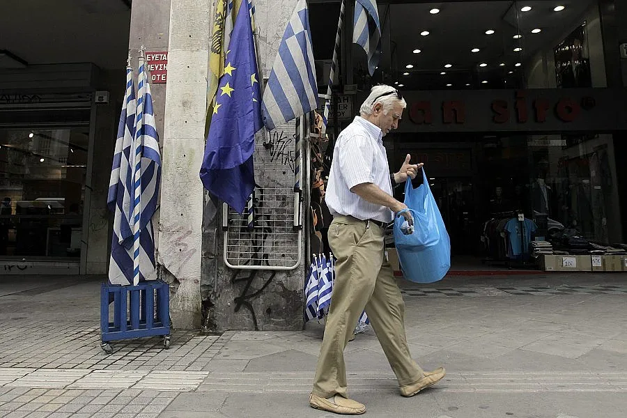 „Шанел" по ценен от парите в Гърция