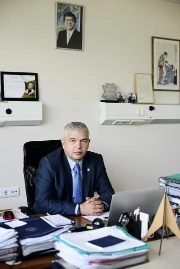 В Токуда специализантите са равни с другите лекари