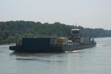 Продават за 1 милион кораб, запориран във Видин