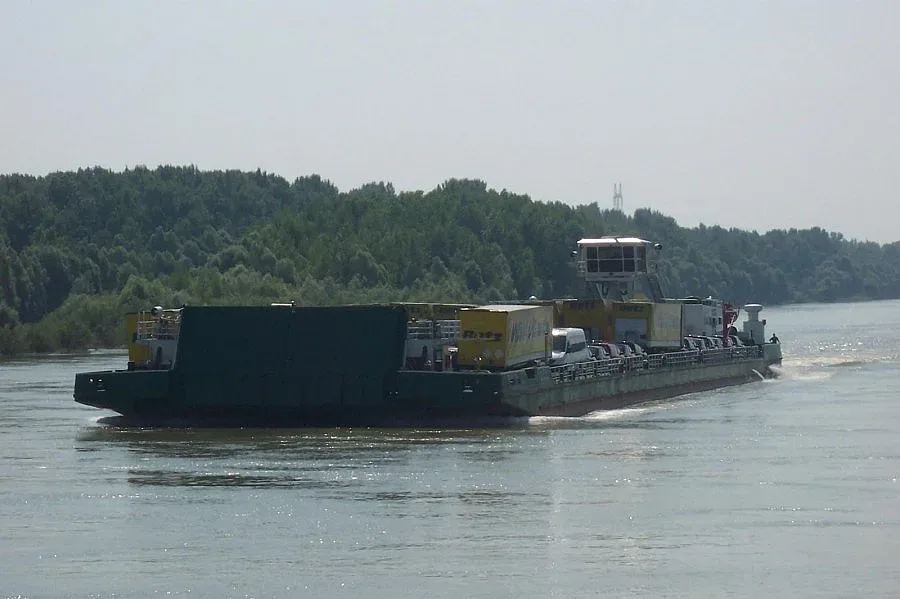 Продават за 1 милион кораб, запориран във Видин