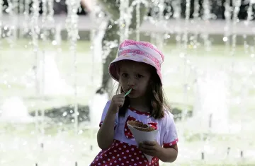 Експерти съветват: Пийте много вода в жегите