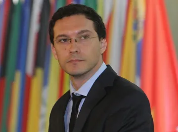 Митов: Нямаме информация за скъсани трикольори в Украйна