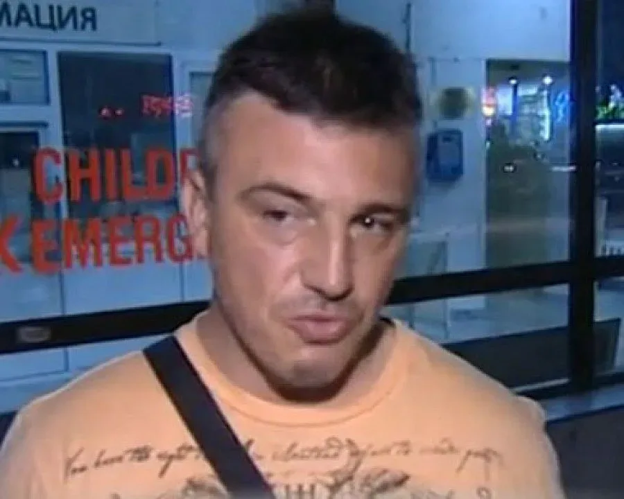 Мъжът, спасил детето от питбула, скочил от колата си