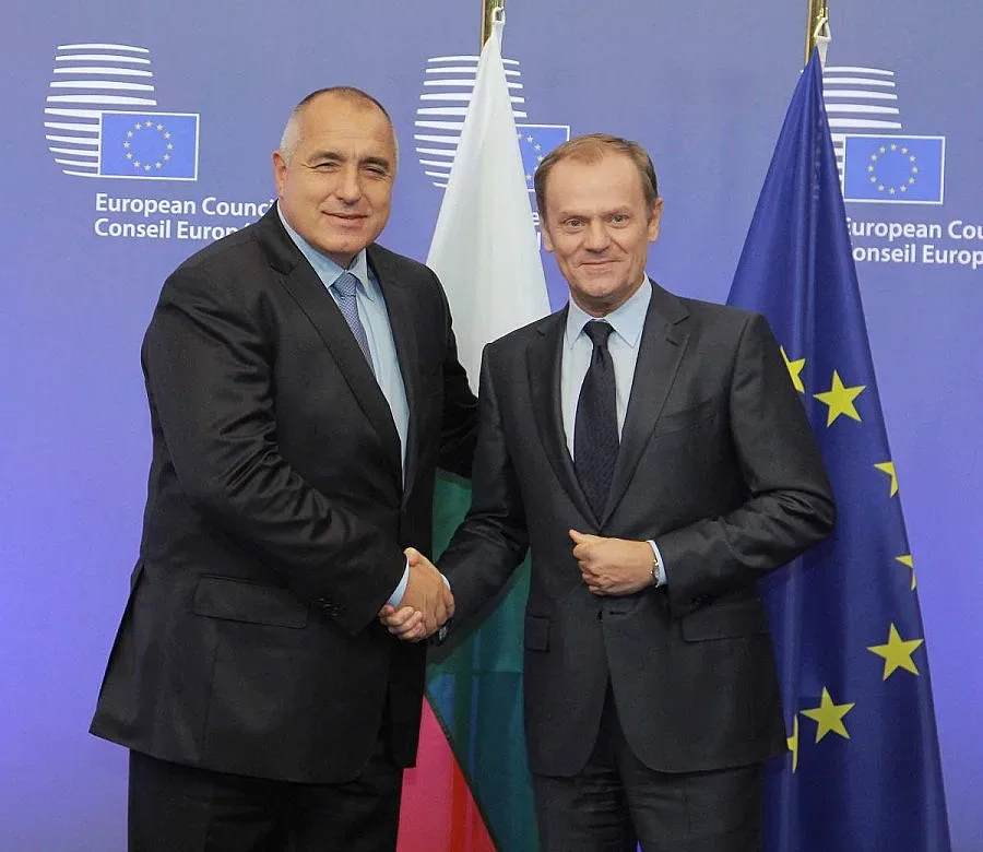 Туск към Бойко по телефона: Дръжте стабилността въпреки Гърция