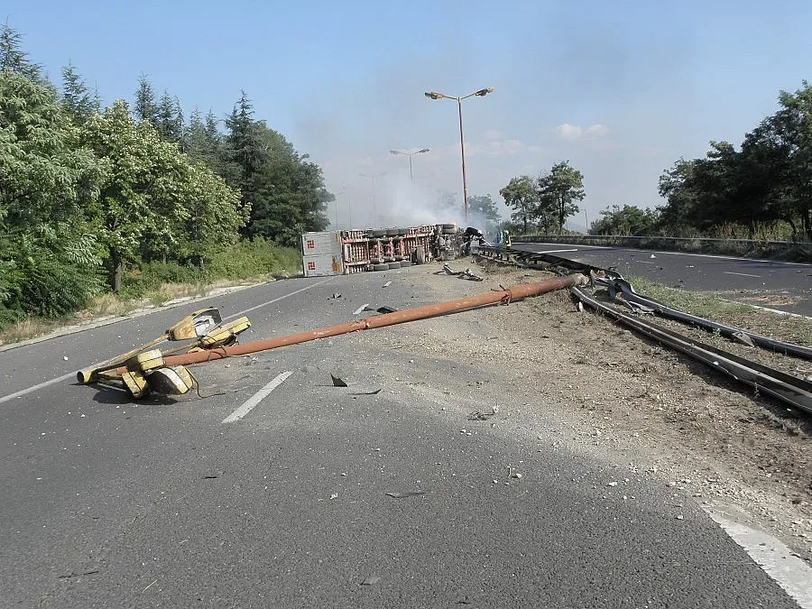 Шофьор загина в горящ тир