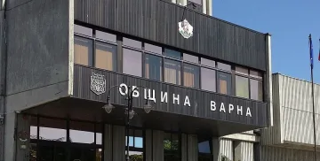 Реститути лъскат фасади във Варна