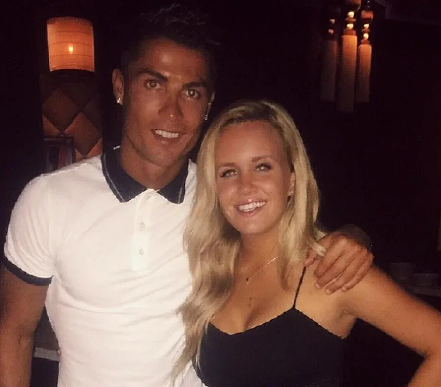 Изгубен телефон уреди Роналдо с блондинка