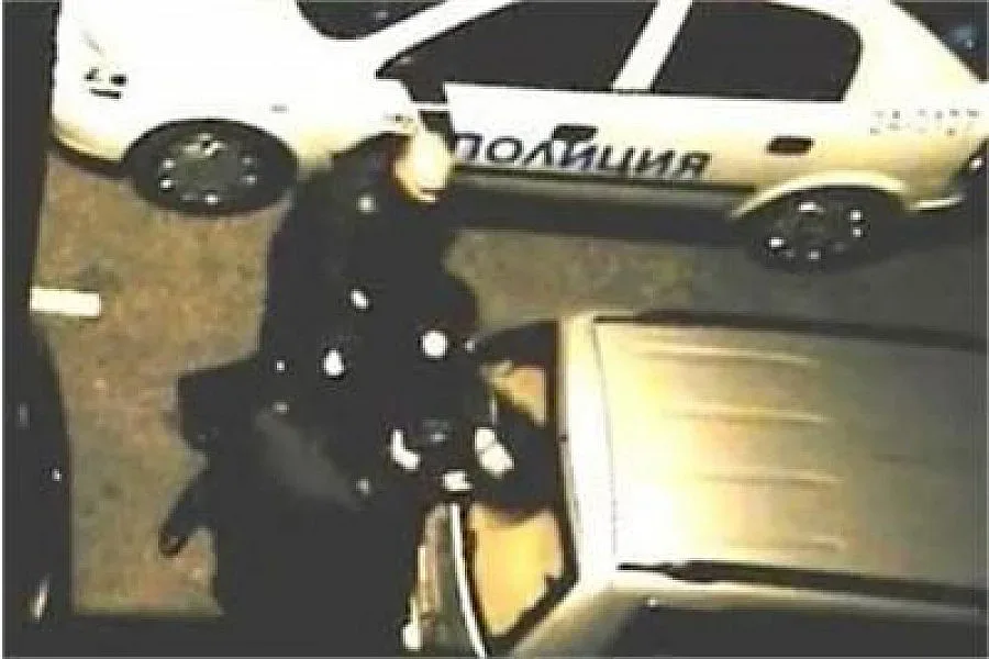 Разкриха полицаите от скандалния клип