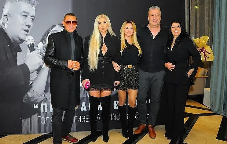 Къде Андреа гледа мача на Кобрата