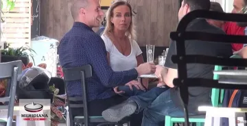 Варуфакис полива с бира оставката си (ВИДЕО)