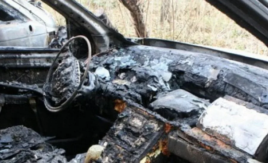 Два автомобила изгоряха при пожари