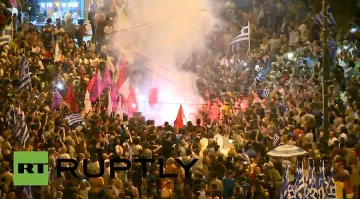 Гърците празнуваха след референдума (ВИДЕО)