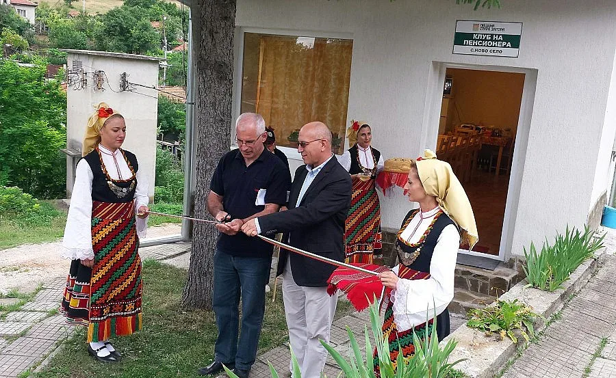 В Ново село откриха паметна плоча и пенсионерски клуб