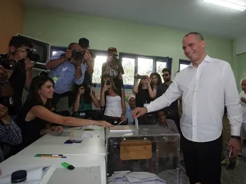 Варуфакис: Гърция да покаже мнението си за "ултиматума"