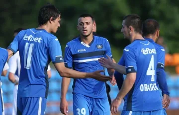  "Левски" загуби от "Волга" след автогол и дузпа