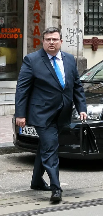 Цацаров: Ремонт на НПК най-късно наесен