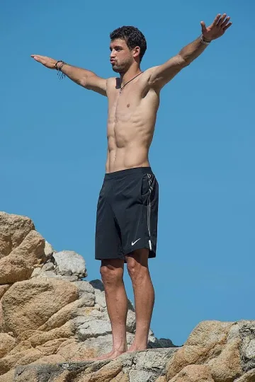 Гришо издуха Бекъм и Брат Пит по сексапил