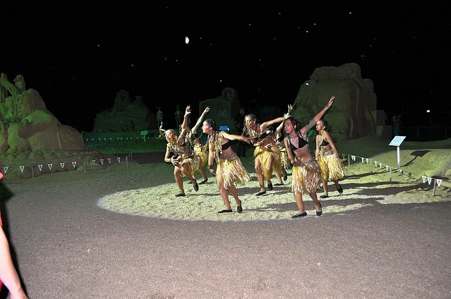 В Бургас: Индианци и бедуини посрещат на плажа