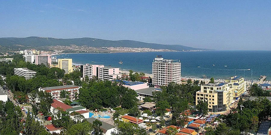 Емил Ласария, Флай Проджект и Ларис щурмуват Слънчев бряг
