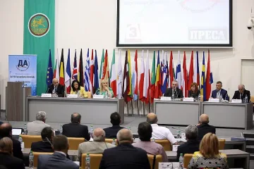 Бизнесът прави полигони за практика в гимназиите (ОБЗОР)