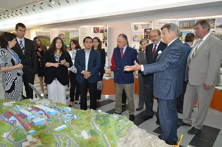 Посланици от три контенента на гости в "Асарел-Медет"