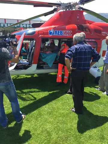 Хеликоптер спаси затиснат от преса работник (ОБЗОР)