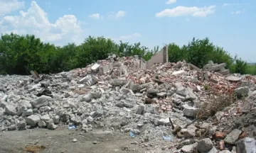 Спипаха роми да грабят арматура от стара фабрика в Чирпан