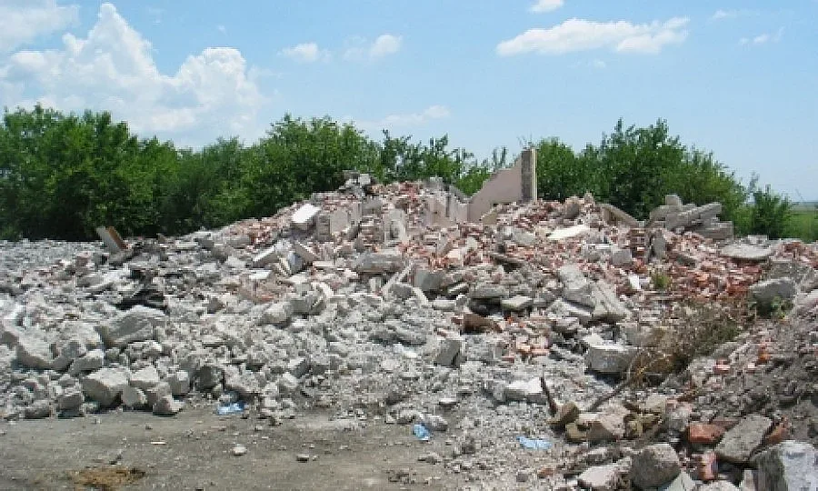 Спипаха роми да грабят арматура от стара фабрика в Чирпан