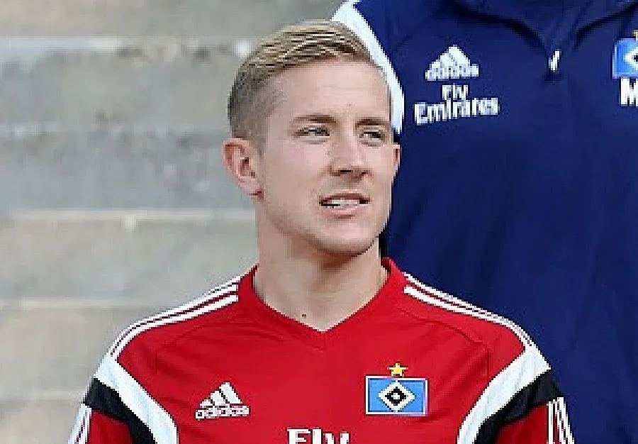 Холтби подписа с "Хамбургер"