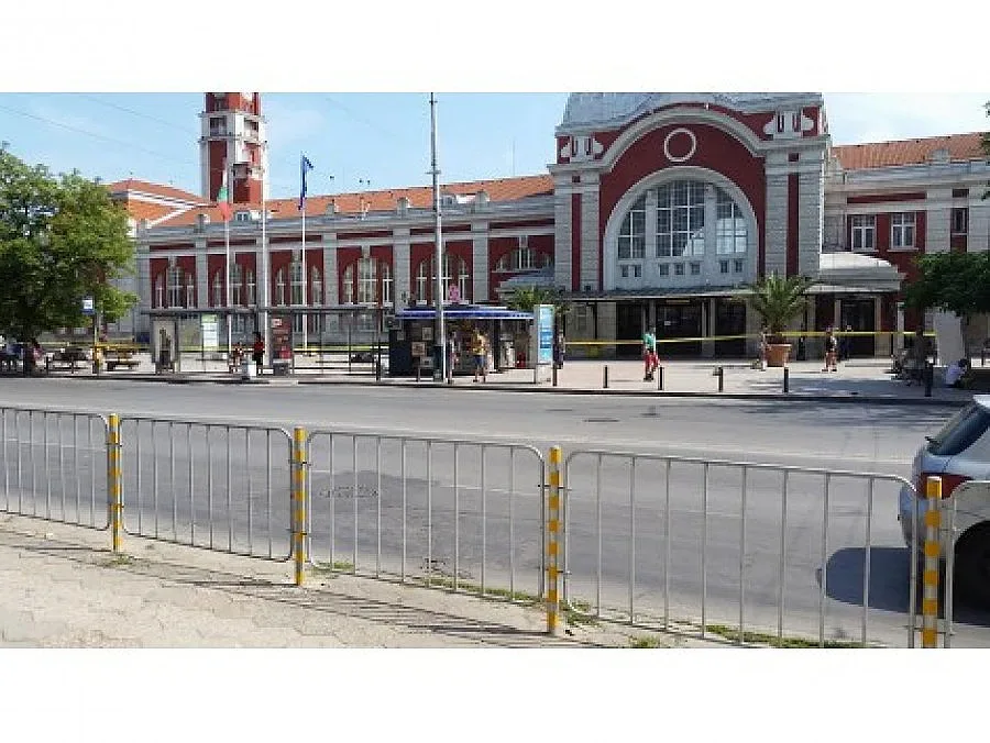 Съмнителен багаж изправи гарата във Варна на крак