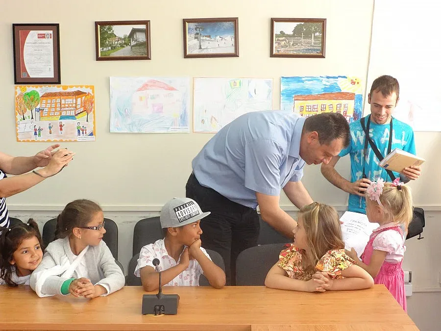 Областен управител награди талантливи деца