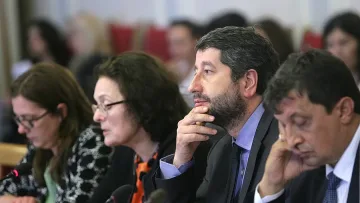 Президентът: Обикновено НС ремонтира конституцията